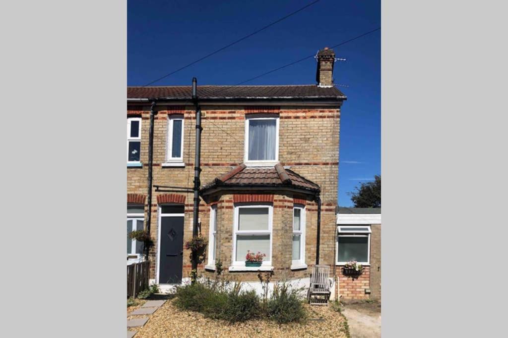 Modern Studio Apartment Near Town Centre Poole Bagian luar foto